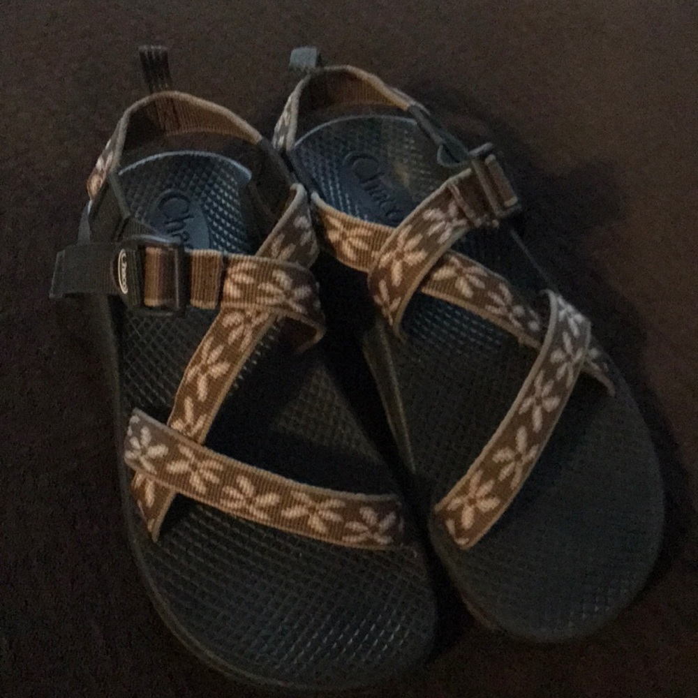 Girls Chacos size 4